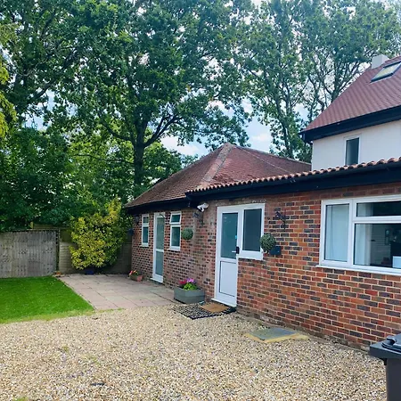 2 Orchard Farm Cottages, Sleeps 10, Large Garden East Grinstead Exterior photo