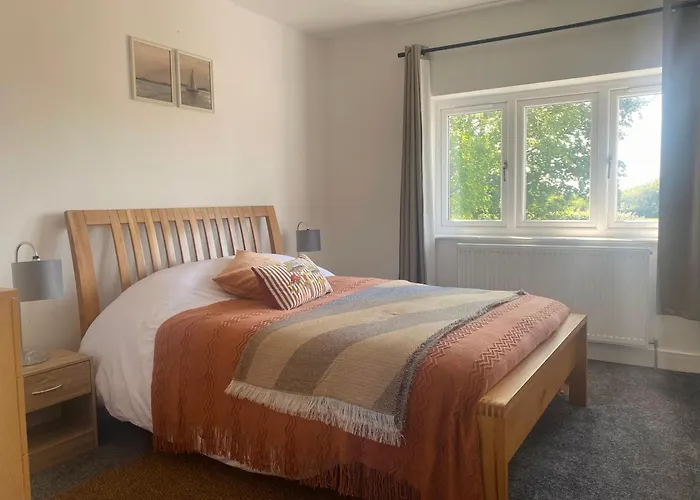 2 Orchard Farm Cottages, Sleeps 10, Large Garden