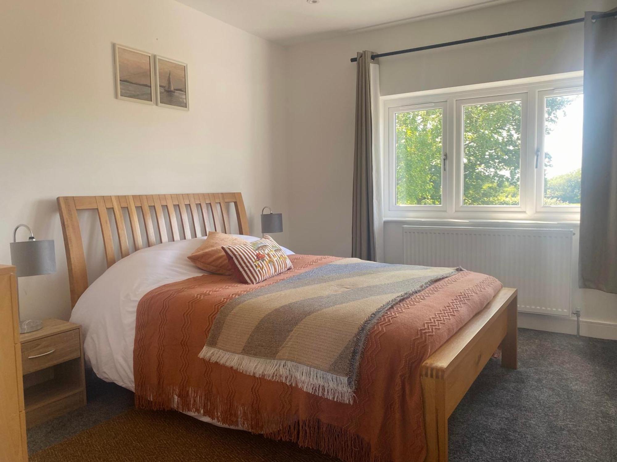 2 Orchard Farm Cottages, Sleeps 10, Large Garden