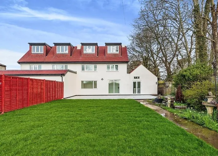 2 Orchard Farm Cottages, Sleeps 10, Large Garden