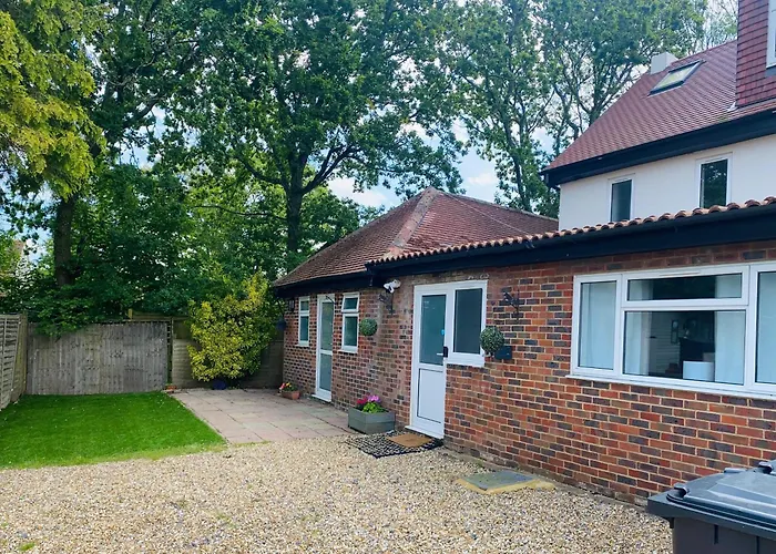 2 Orchard Farm Cottages, Sleeps 10, Large Garden